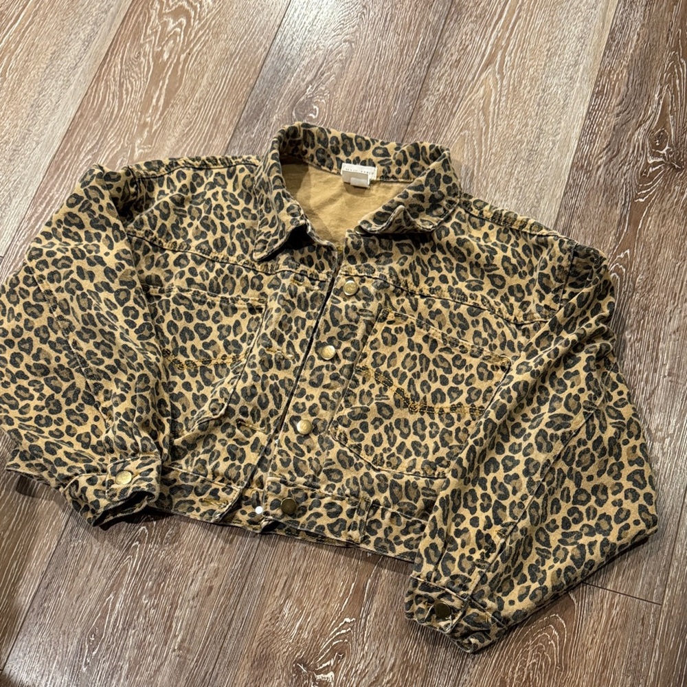 Main Strip Leopard Jean Jacket
